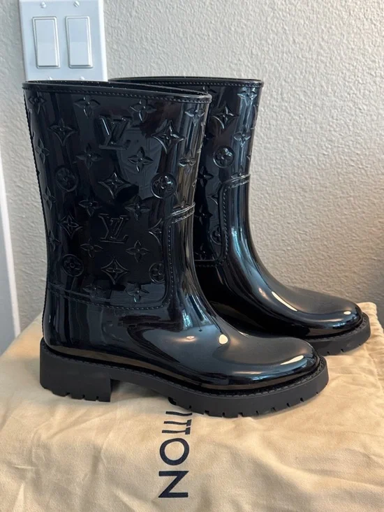 NWT Louis Vuitton Black Patent Monogram Mid-Calf Rain Boots - Picture 1 of 8